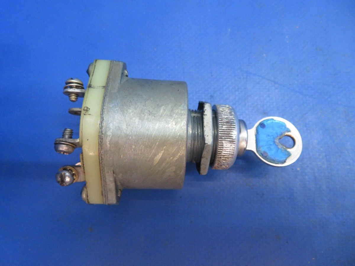 Cessna 172 Gerdes Ignition Switch with Key P/N C292501-0105 (0123