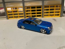 1/64 JADA 2002 CADILLAC CTS/AZUL CARAMELO/GRIS INT/GOLPEADO/18" DUBS/NEUMÁTICOS DE GOMA