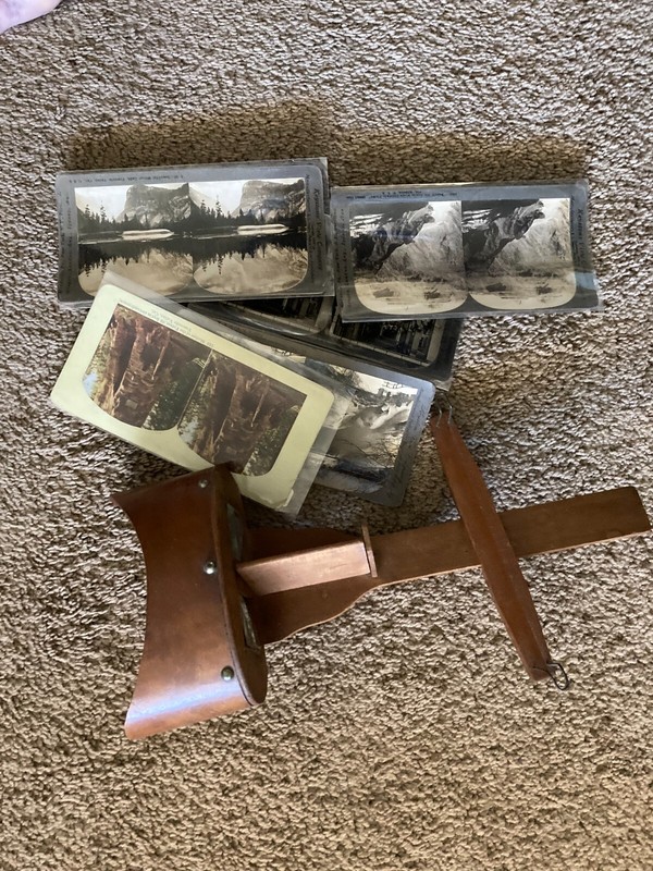 Stereoscope Viewer with Cards