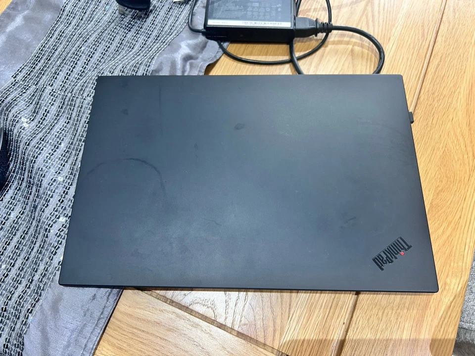 Lenovo ThinkPad P1 · i7-9750H · 16GB · 256GB, photo 3 of 5