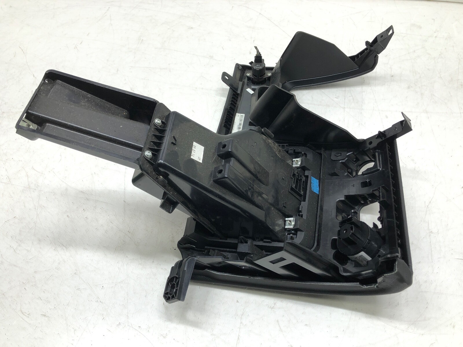2014-2017 MASERATI GHIBLI S Q4 LEFT DRIVER FRONT DASH LOWER KNEE PANEL OEM.