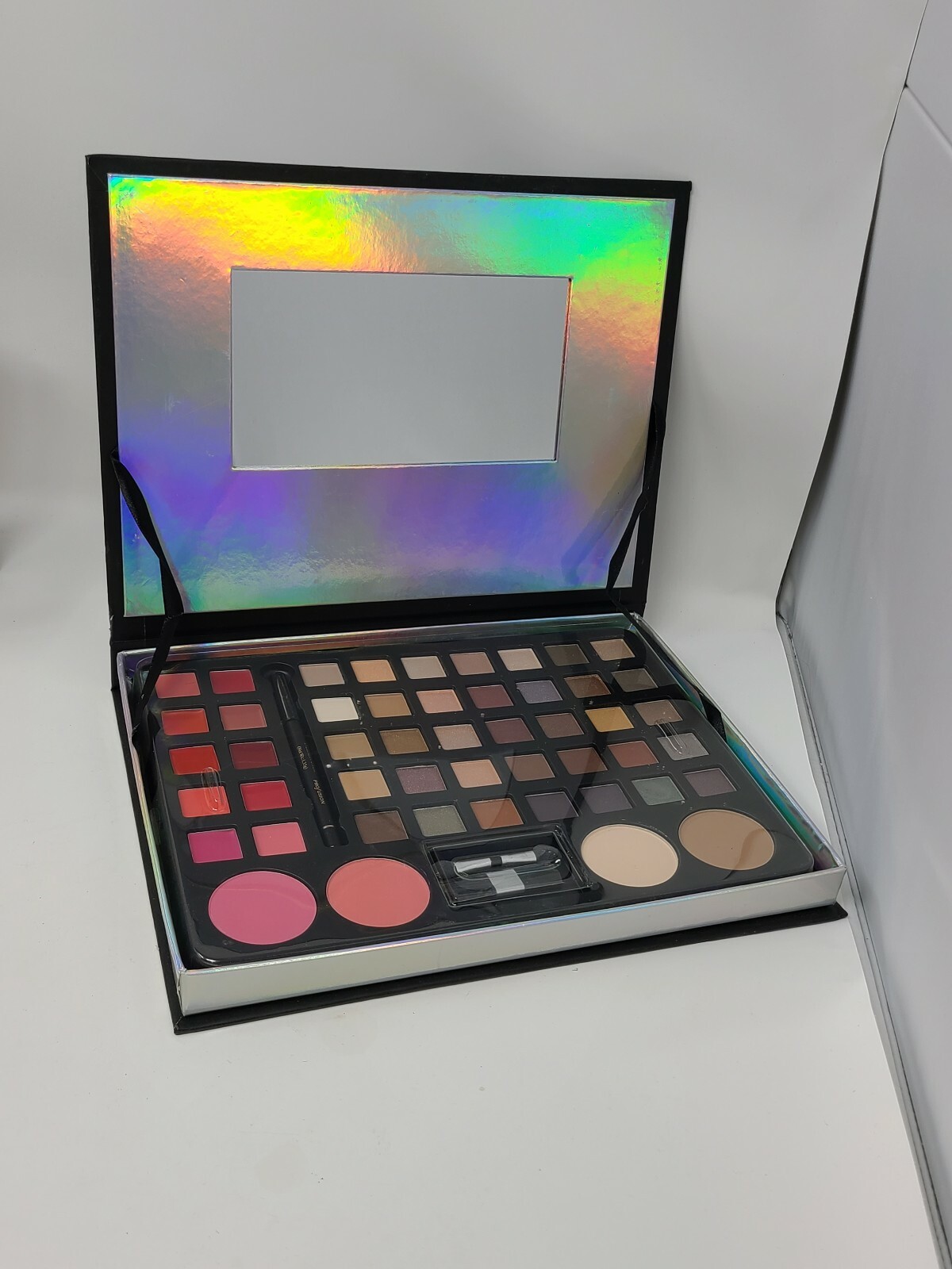 Profusion Treasure Box Makeup Collection Glitter & Glow Eyeshadow Blush