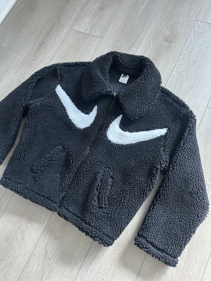 Jaqueta Nike de lã preta com zíper e swoosh branca masculina tamanho P - Imagem 4 de 4