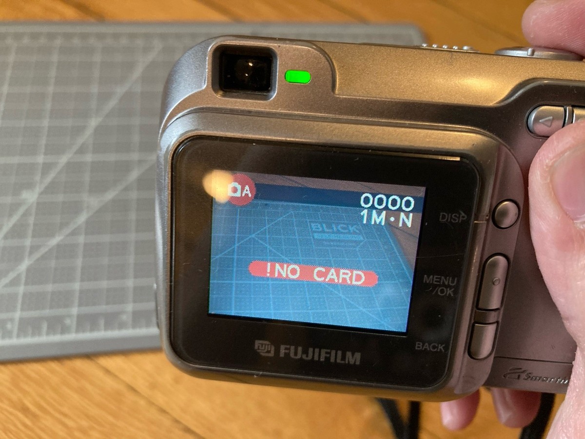 Fujifilm 2600 Zoom 2.0MP Digital Camera - Silver for sale online