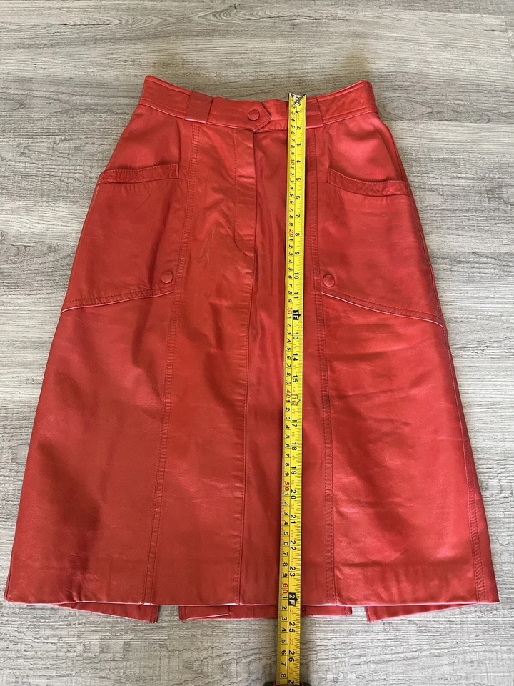 Falda de laurel de cuero rojo talla 36 hecha en Alemania se ajusta como 2-4 ver medidas Foto 4 de 4