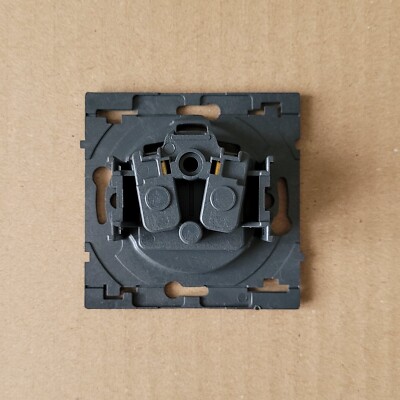 Prise Électrique LEGRAND SAGANE 84200 - 2 Pôles Sans Terre 230V - À Vis - Neuf En Blister