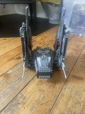 LEGO Star Wars: Kylo Ren's Command Shuttle (75104) 99% Complete. No Box Or Instr