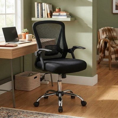 Ergonomischer schwarzer Netz Bürostuhl mit verstellbaren Höhen und hochklappbaren Armlehnen