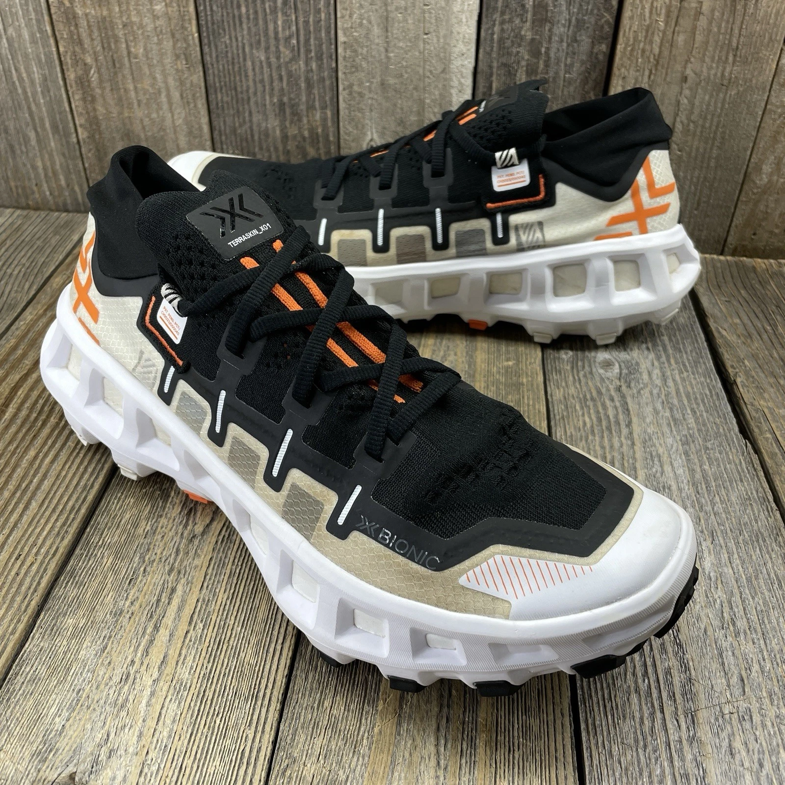 X-Bionic TerraSkin X01 Trail Running Performance Shoes Mens Sz 10.5 Black White