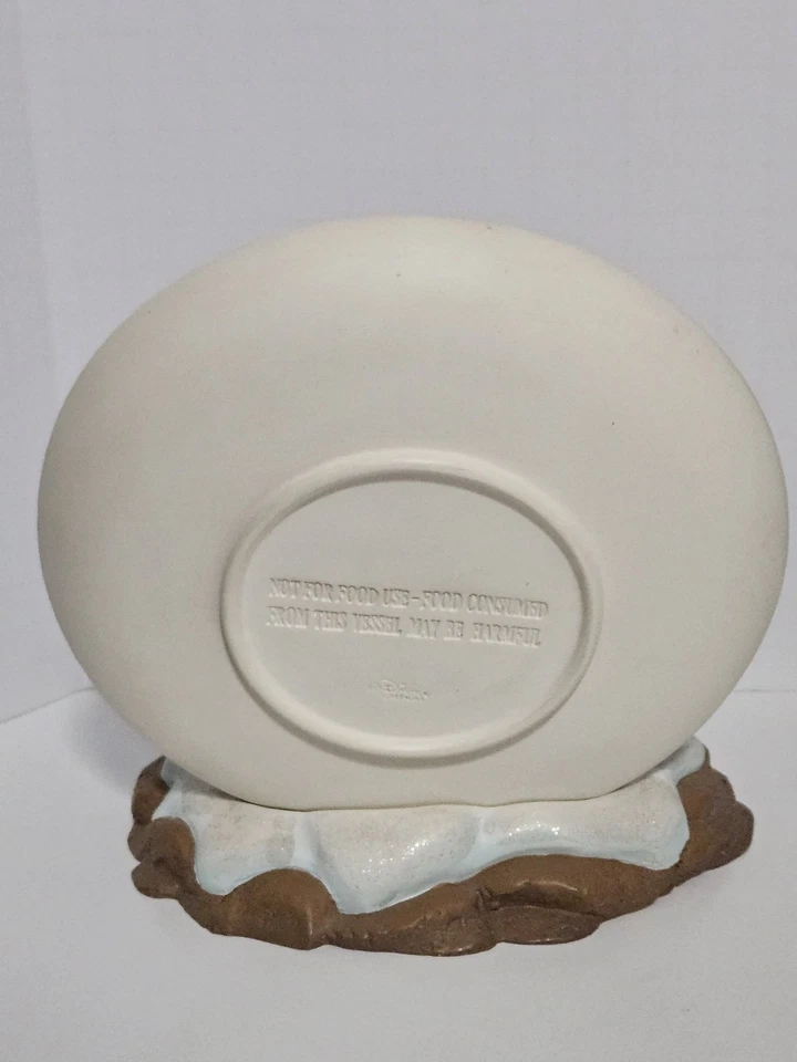 Winnie The Pooh And Piglet 3D Collectors Plate Snowflakes & Christmas 🎄  - Image 4 of 4