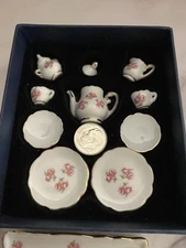 Geschenkartikel Miniaturen Kinderservice Reutter Porcelain 13-piece Mini Tea Set