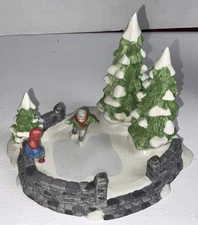Dept 56 Skating Pond Heritage Village Collection Retired 1987 Winter Holiday