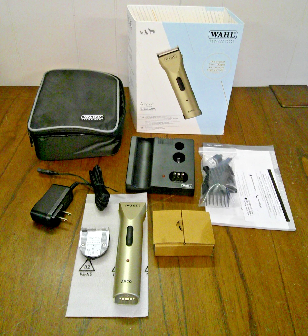 NEW Wahl Prof Animal Arco Pet Dog Cat Hair Clipper 2 Batteries Charger 4 Combs
Opens in a new window