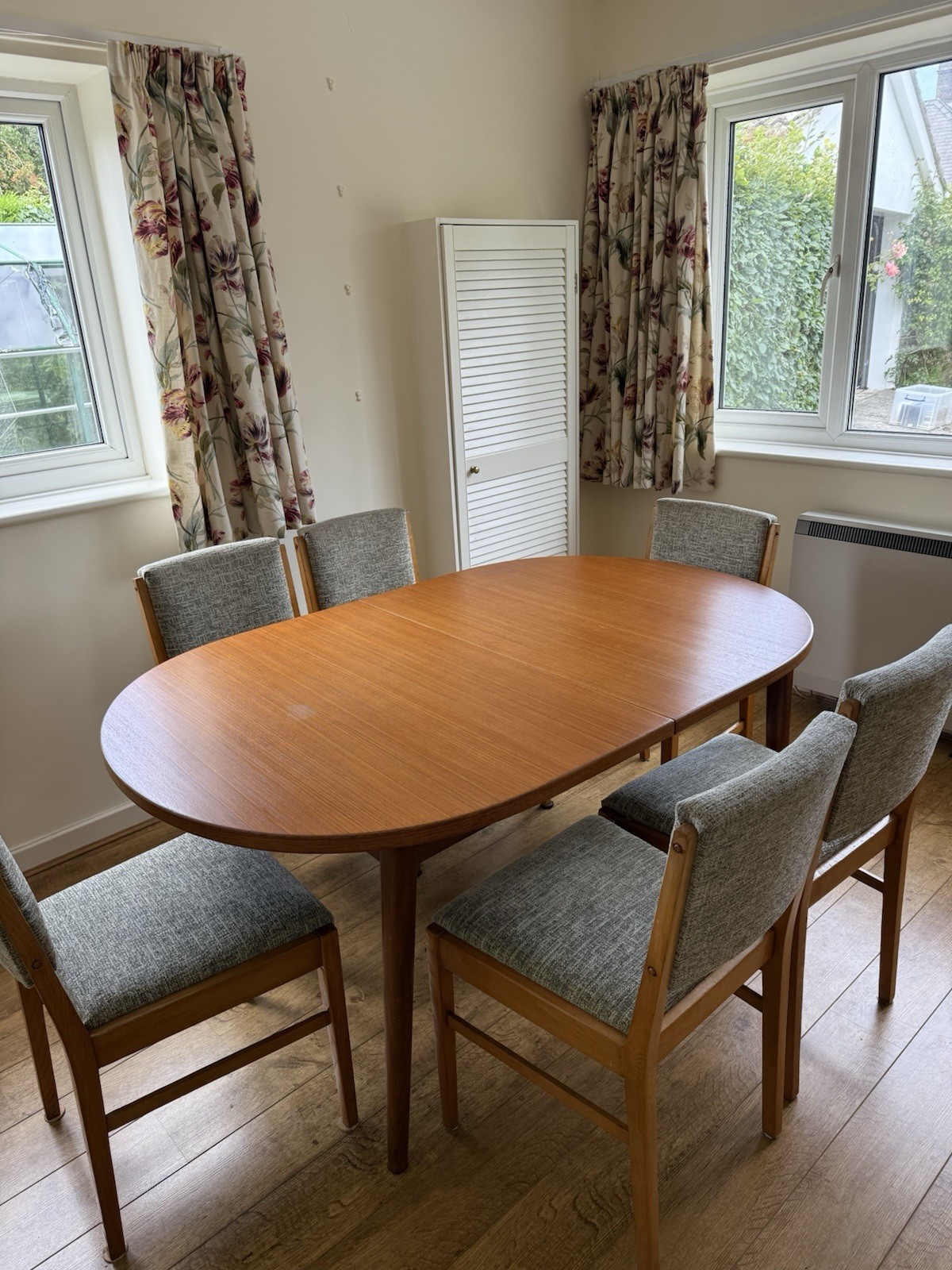 Extendable Teak Table With Six Chairs