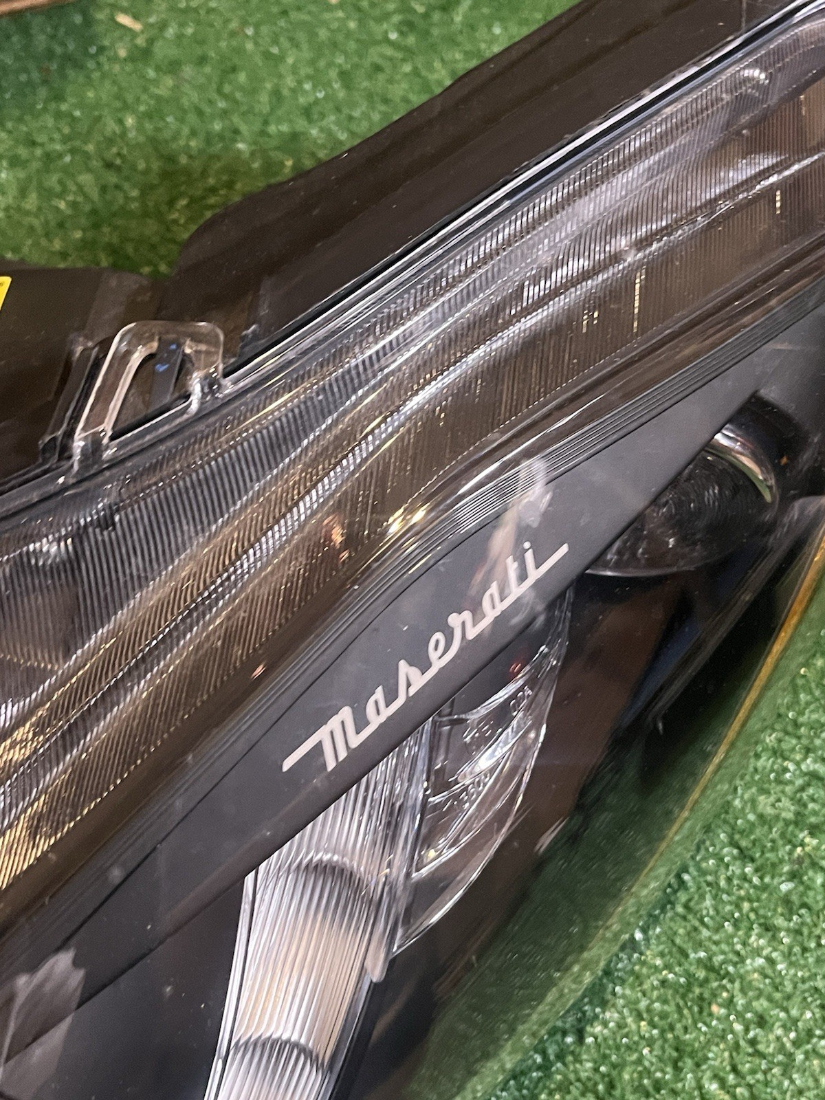 2014-2017 MASERATI QUATTROPORTE GENUINE OEM RIGHT XENON HEADLIGHT