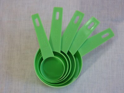 Vtg Set 5 Round Plastic Measuring Cups, 1/8 - 1 cup, Green r