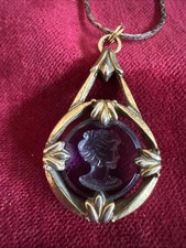 Vintage Avon Intaglio Antique CameoGold Tone Pendant Necklace 16? (B3)