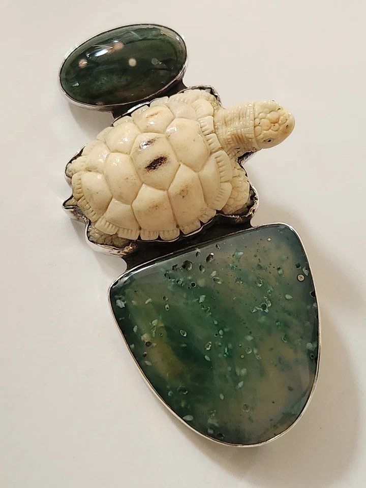 Prendedor/colgante Amy Kahn Russell Sterling, tortuga fósil tallada a mano y ágata musgo Foto 2 de 4
