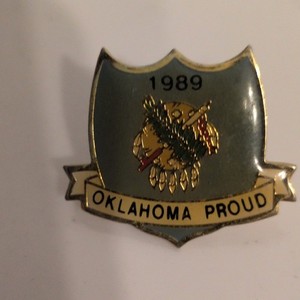 1989 Oklahoma Proud Pin Badge Souvenir State Collectible Lapel Pin