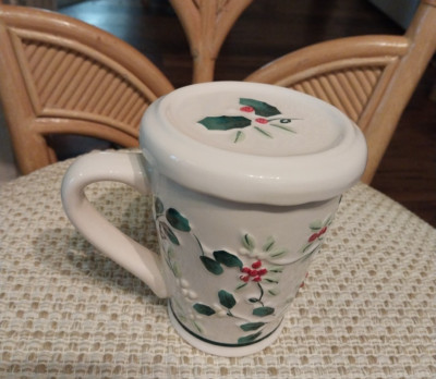 Pfaltzgraff Winterberry Covered Tea Mug Cup - USED