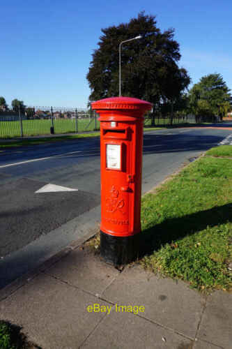 Photo 12x8 George VI postbox on Centenary Road, Goole  c2018 - Picture 1 of 1