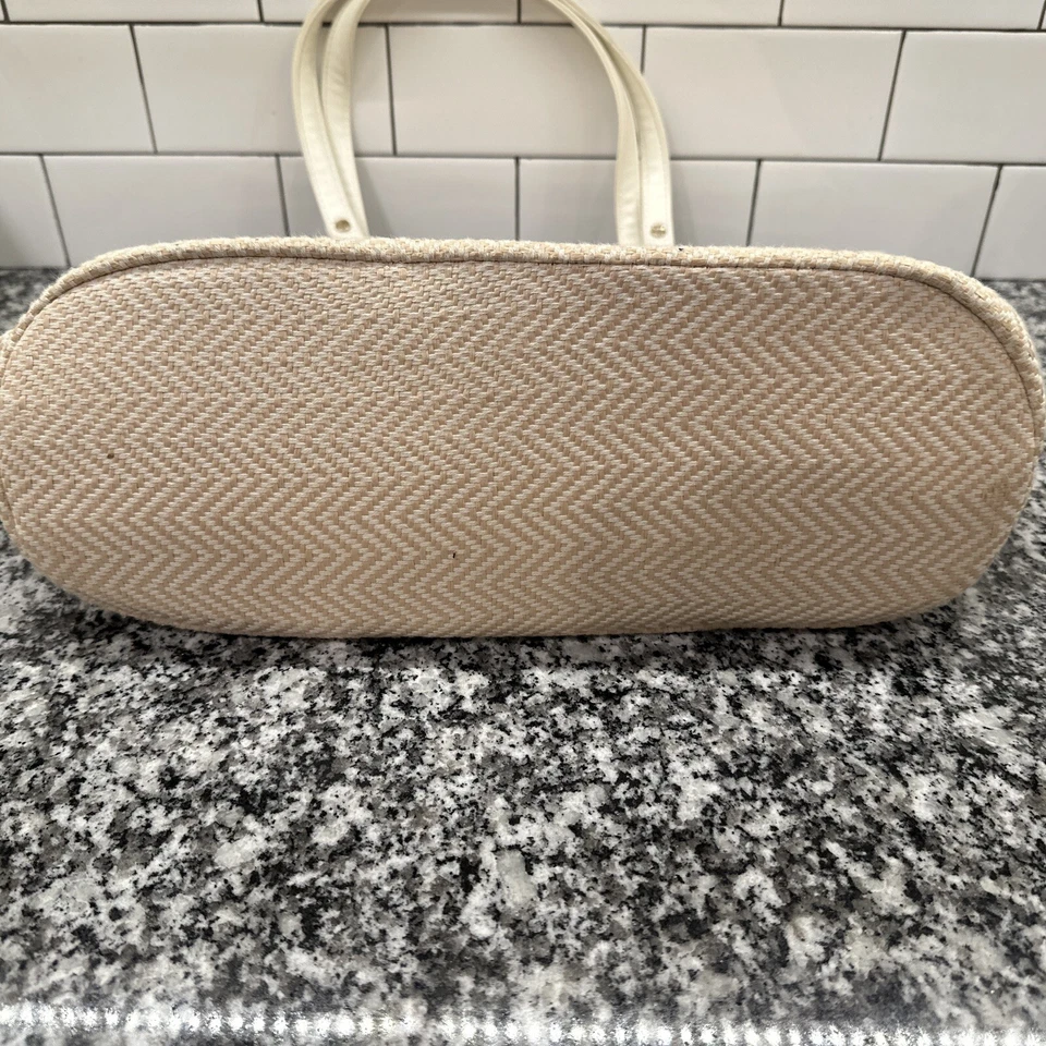 GUESS 白色托特包手提包钱包银色标志夏季海滩包吸管 — 第 3/4 张图片