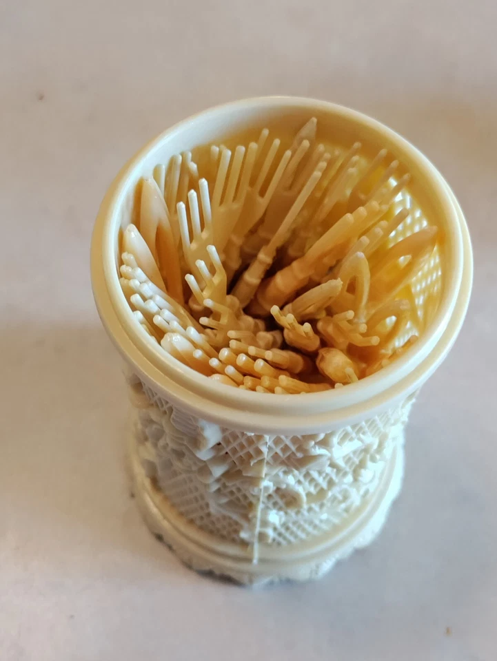 2 Plastic Lace Appetizer Hors D'oeuvre Cocktail Picks Forks W Container Party - Image 4 of 4