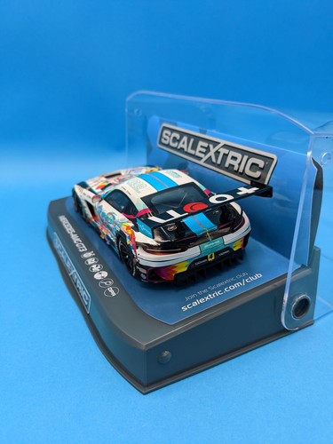 Scalextric C3852 Goodsmile Hatsune Miku AMG Autobacs Super GT 2016 - Afbeelding 4 van 5