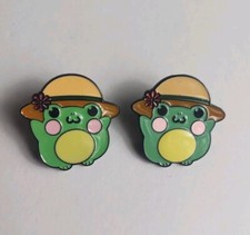Set Of 2 Metal Enamel Lapel Pins Pinback Frogs With Flower Hats Pink Cheeks Cute