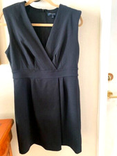 BANANA REPUBLIC STYISH BLACK SLEEVELESS, V NECK DRESS, LONG ZIP,  SIZE 10P-NEW