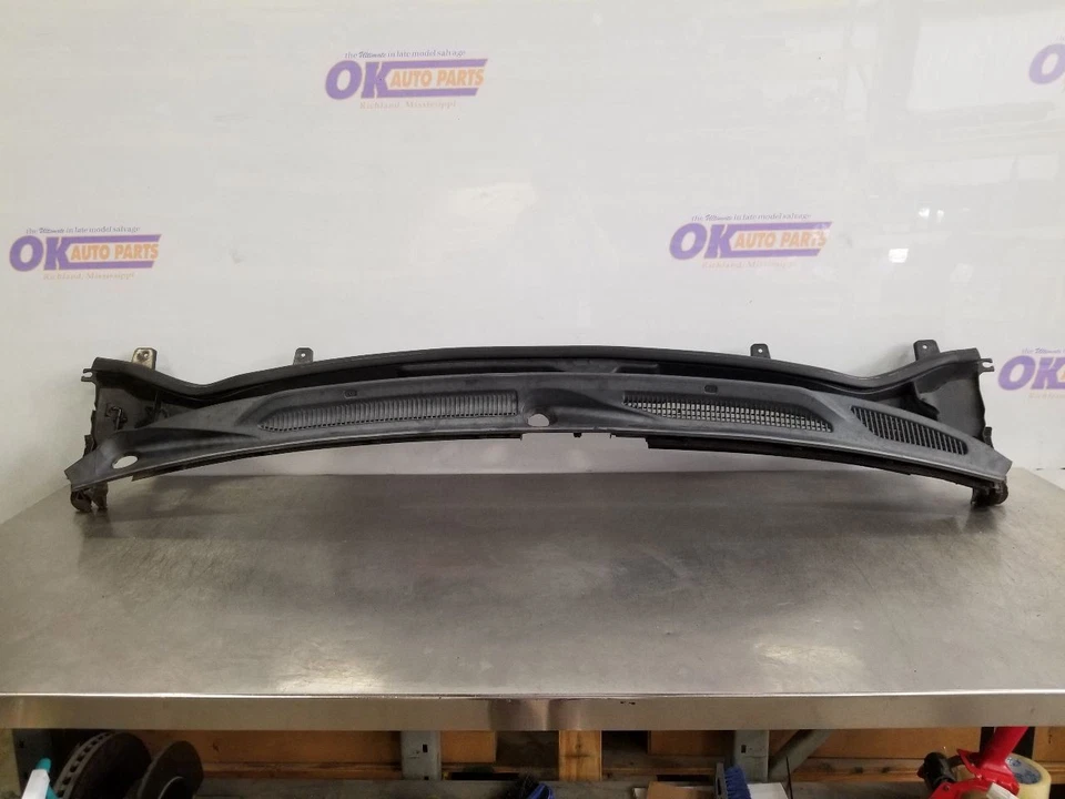 08 2008 LEXUS LX570 EXTERIOR WINDSHIELD COWL VENT PANEL - Image 3 of 4