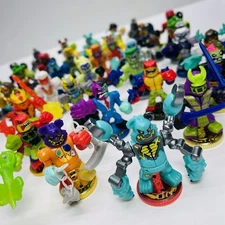 AKEDO Ultimate Arcade Warriors Series 1 Moose Toys Mini Figure LOT OF 32