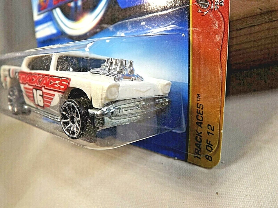 Chevy Hot Wheels #118 Track Aces 2006 8/12 '57 blanco con cromo variación de 10 radios Foto 4 de 4