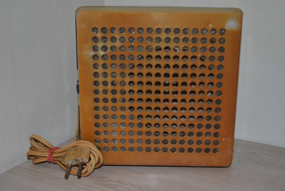 Radio soviética vintage  Foto 2 de 4