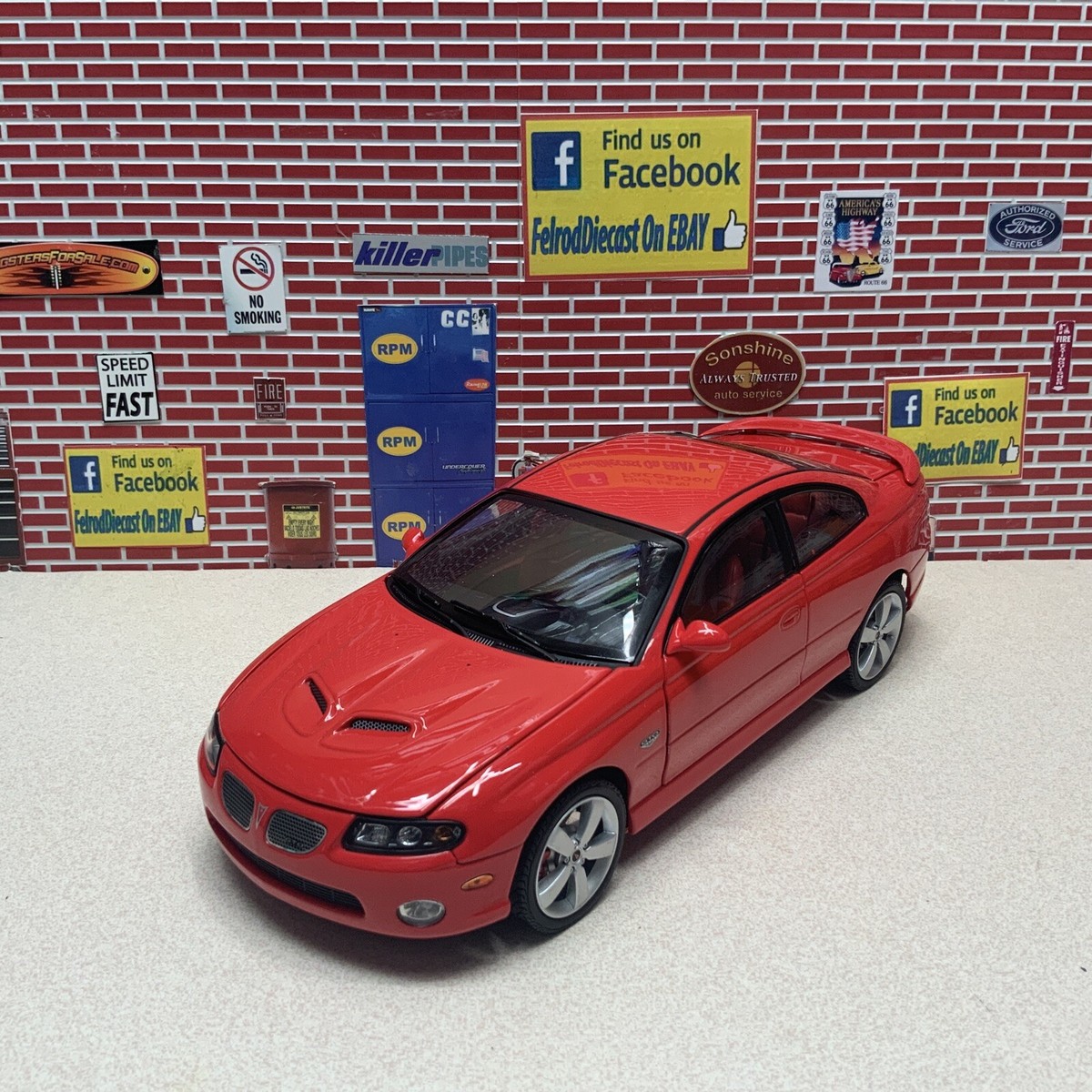 1/18 GMP GUYCAST 2006 Pontiac GTO Torrid Red W/ Red Interior