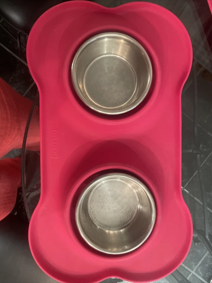 wetnoz Alfombra Plástico Rosa Mascota con Cuencos Acero Inoxidable Foto 2 de 4