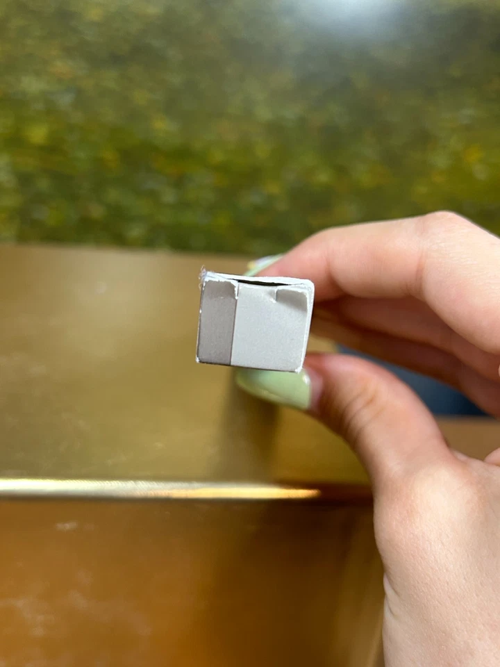 PRESCRIPTIVES LIPCOLORING PENCIL 1.3G SHEER CLEAR 19 (NEW WITH BOX) - Image 2 of 4