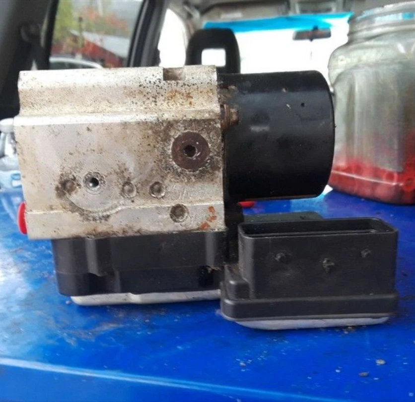 2003 Cadillac Escalade ABS Anti-Lock Brake Unit Pump Assembly Opt JL4 Oem 03 - Image 2 of 4