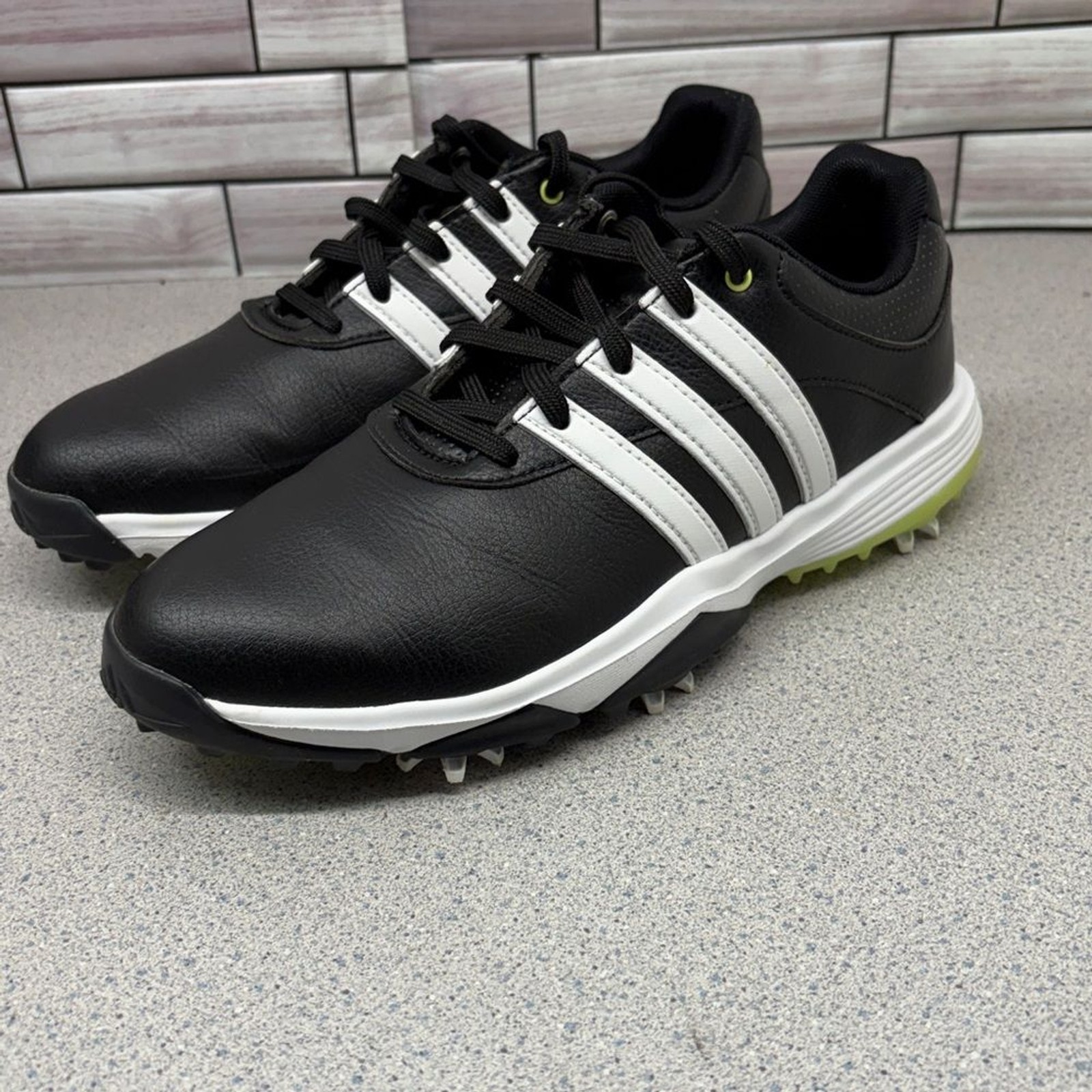 Adidas Bounce Golf Shoes with spikes men’s size 6 /7.5 women’s worn once/twice image 3