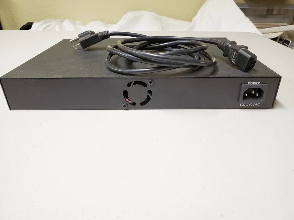 US Robotics USR997931 24-Port Gigabit Switch - Image 3 of 3