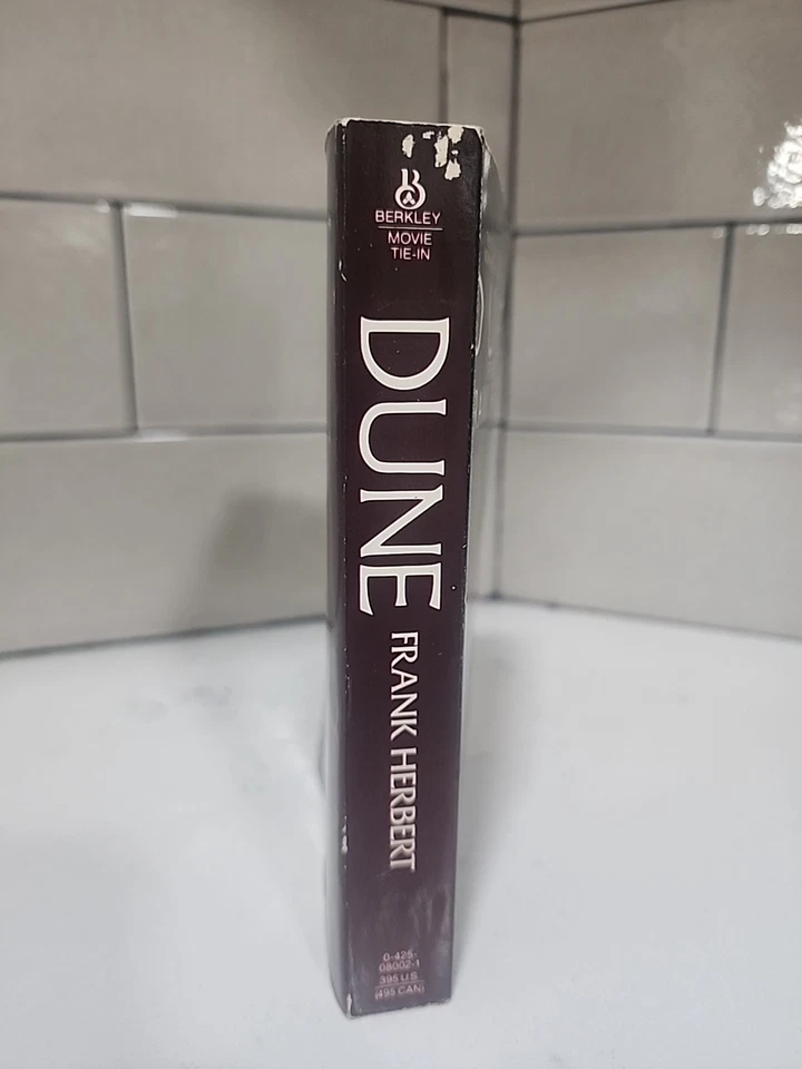Dune by Frank Herbert (1984 Movie Tie-in Edition Paperback Book) First Edition - Imagem 2 de 4