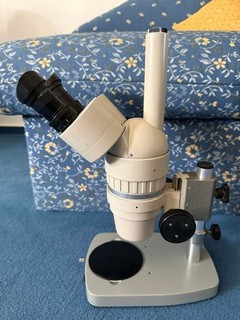Olympus Stereomikroskop 40X Vergrößerung mit Ständer Mikroskop