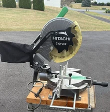 Hitachi C10FCE2 Single Bevel Compound Miter Saw Great Condition 