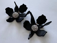 LeLe Sadoughi Crystal Jet Small Lily Post Earrings Frosted Black. New! 🤩