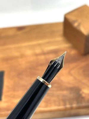 Montblanc Classique Meisterstuck Fountain Pen 144 14k Black Resin