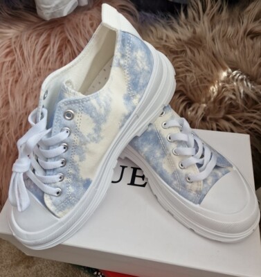 Super Cute Chunky sole pumps Size in Blue and White Funky Fade