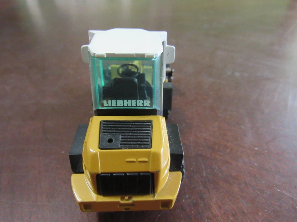 Cargador estéreo NZG LIEBHERR ESCALA 1/50 L509 - NUEVO EN CAJA Foto 3 de 4