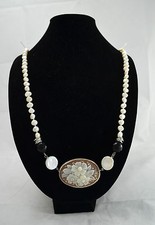 N8521 COLLANA CAMMEO FIORI MADREPERLA VERE PERLE di FIUME BIANCHE