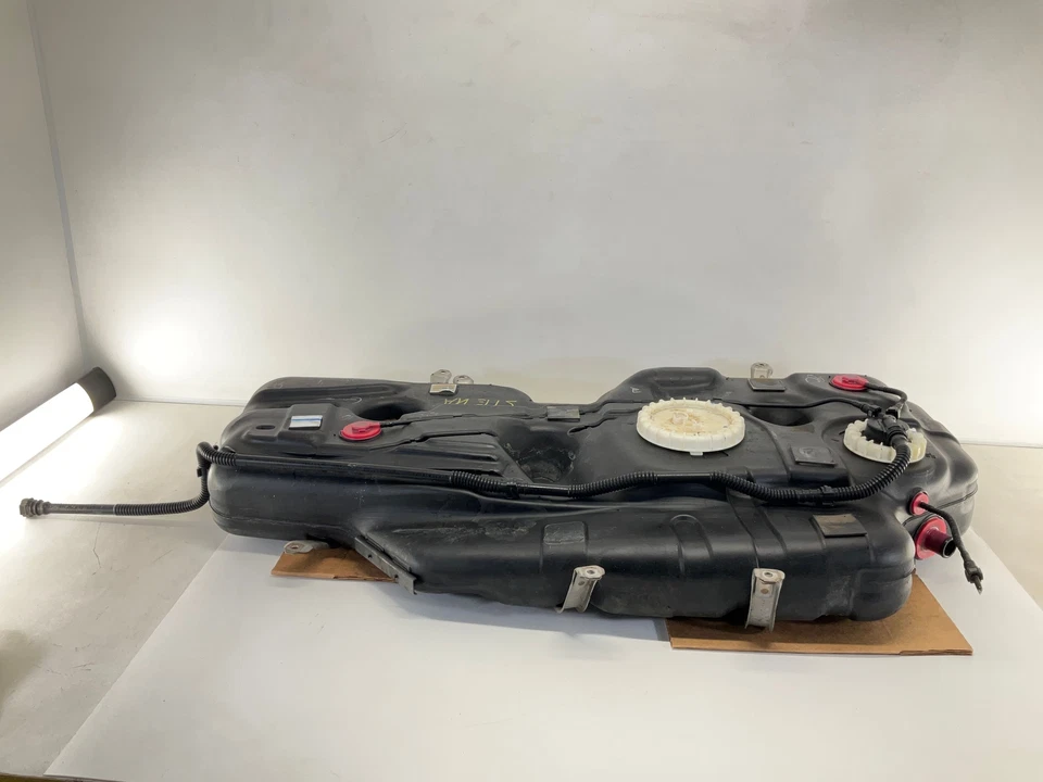 04-10 Toyota Sienna Fuel Tank OEM CM - Image 3 of 4