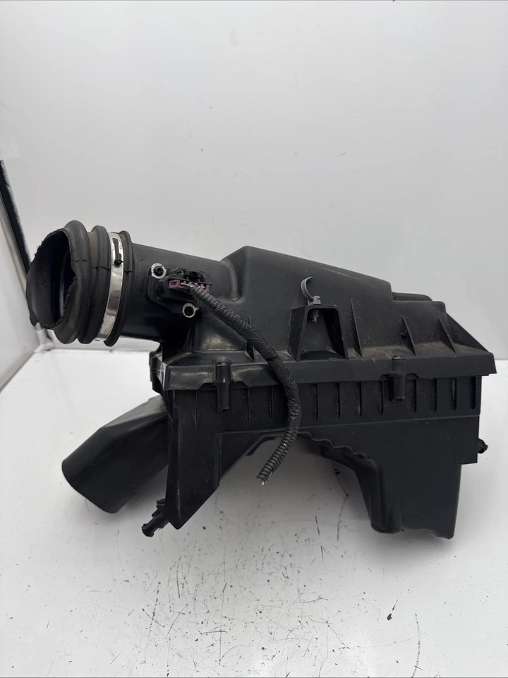 2011-2012 BUICK REGAL Air Cleaner Filter Box 87104LS - Image 3 of 4